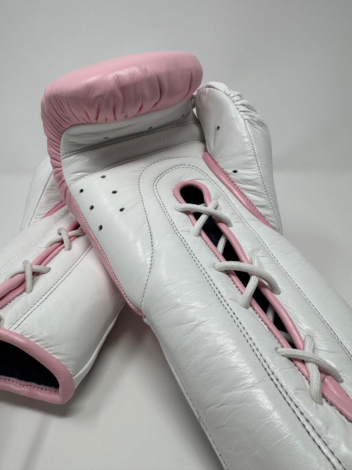 GANTS DE BOXE À LACETS SILVERBACK - BLANC / ROSE
