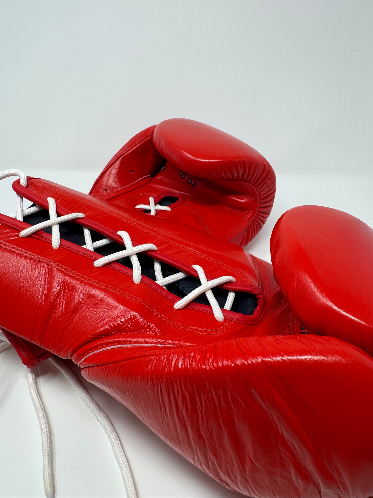 GANTS DE BOXE À LACETS SILVERBACK - ROUGE