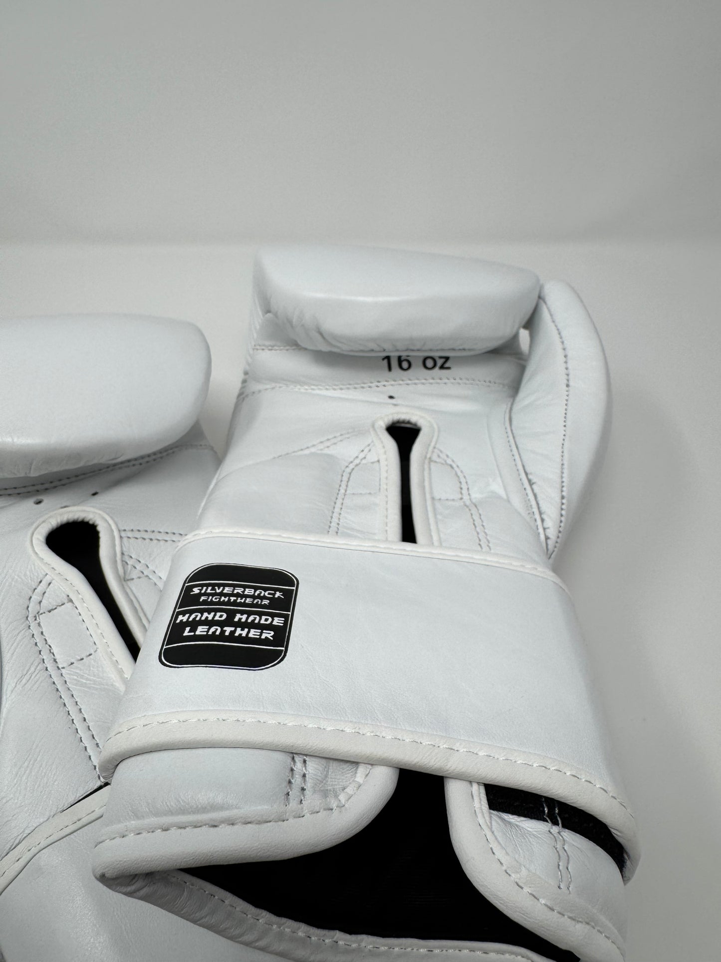 GANTS DE BOXE SILVERBACK - TM-200 - Blanc