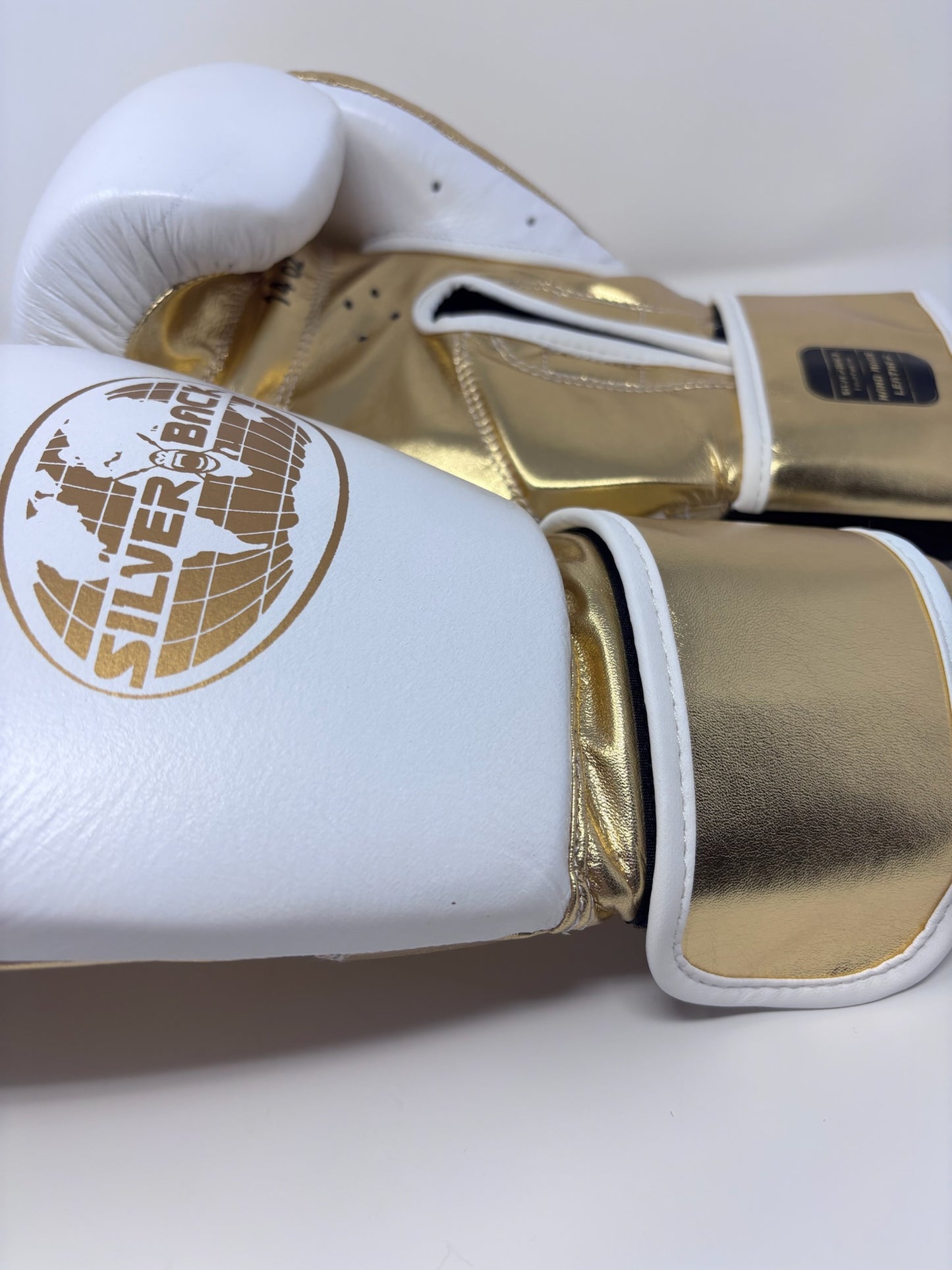GANTS DE BOXE SILVERBACK - TM-200 - BLANC / OR