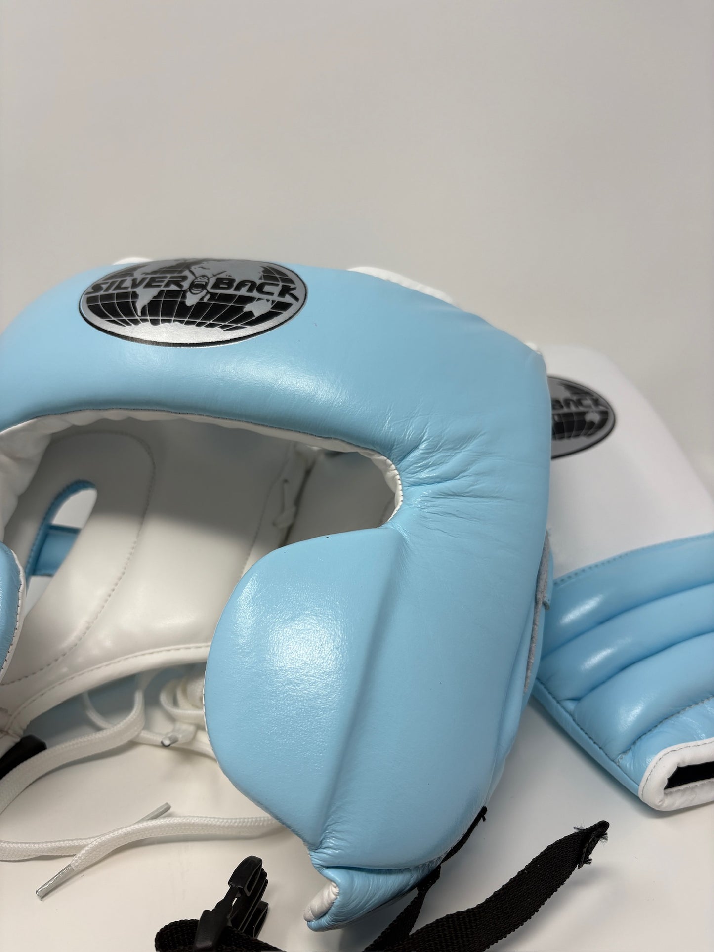 CASQUE DE BOXE - CUIR - BLANC / BLEU CIEL